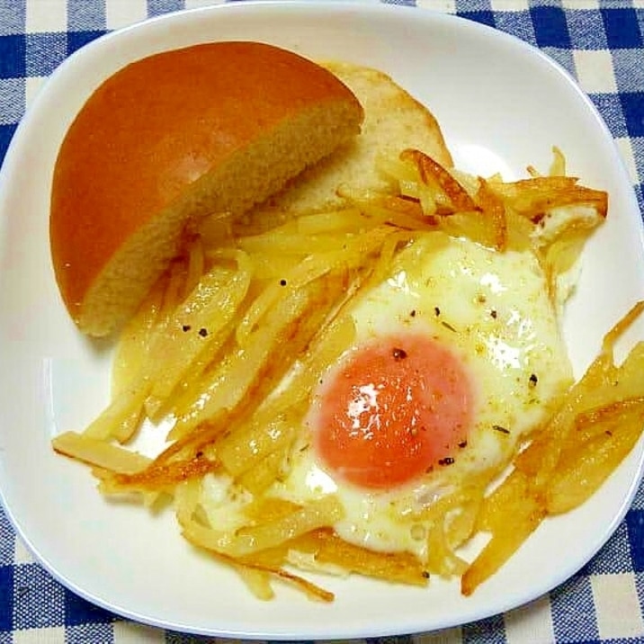 ランチに♪パルメザンチーズたっぷり巣籠りガレット